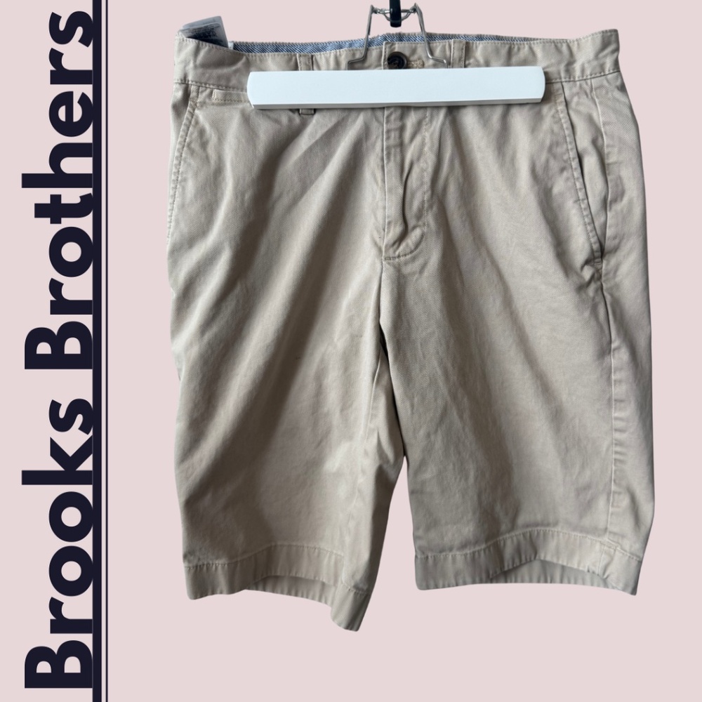 Brooks Brothers: Khaki + Beige Shorts. Waist: 30.